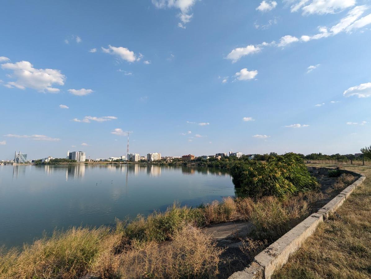 Horizon View Villa - Lakefront Terrace Suite Bükreş Dış mekan fotoğraf