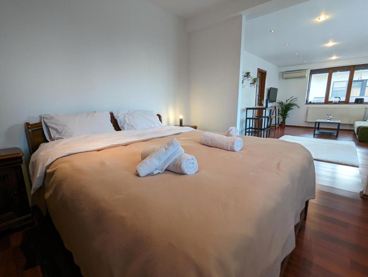 Horizon View Villa - Lakefront Terrace Suite Bükreş Dış mekan fotoğraf