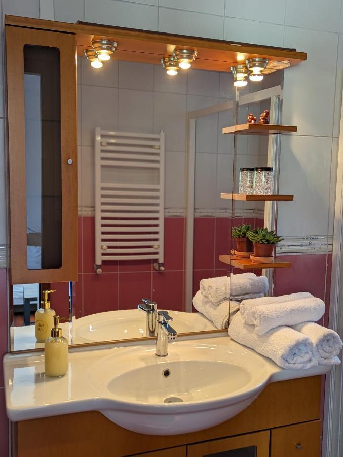 Horizon View Villa - Lakefront Terrace Suite Bükreş Dış mekan fotoğraf
