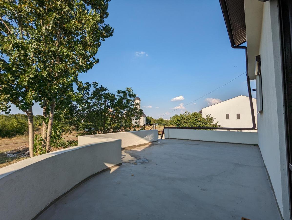 Horizon View Villa - Lakefront Terrace Suite Bükreş Dış mekan fotoğraf
