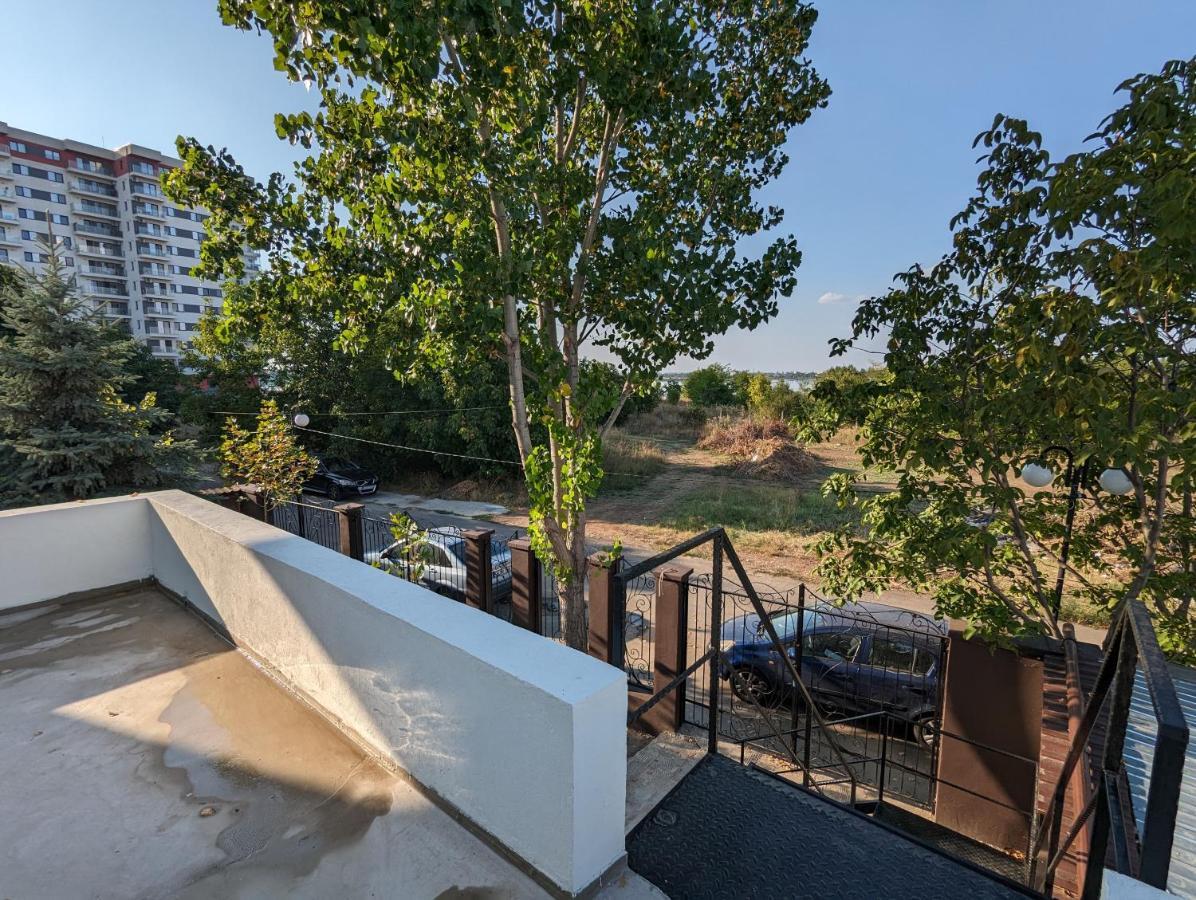 Horizon View Villa - Lakefront Terrace Suite Bükreş Dış mekan fotoğraf