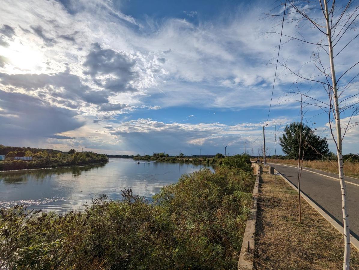 Horizon View Villa - Lakefront Terrace Suite Bükreş Dış mekan fotoğraf
